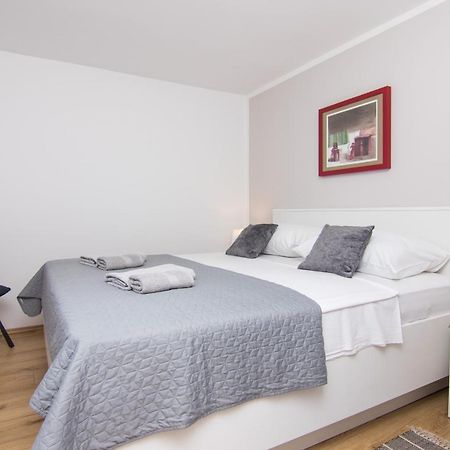 Apartman Mara Krk Town Exterior foto