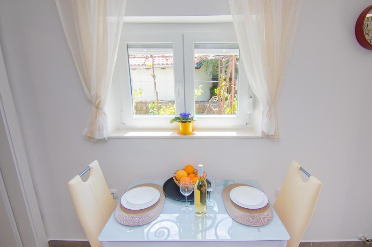 Apartman Mara Krk Town Exterior foto